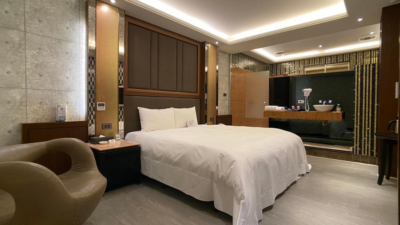 Holly Wood Motel Pitou Ngoại thất bức ảnh