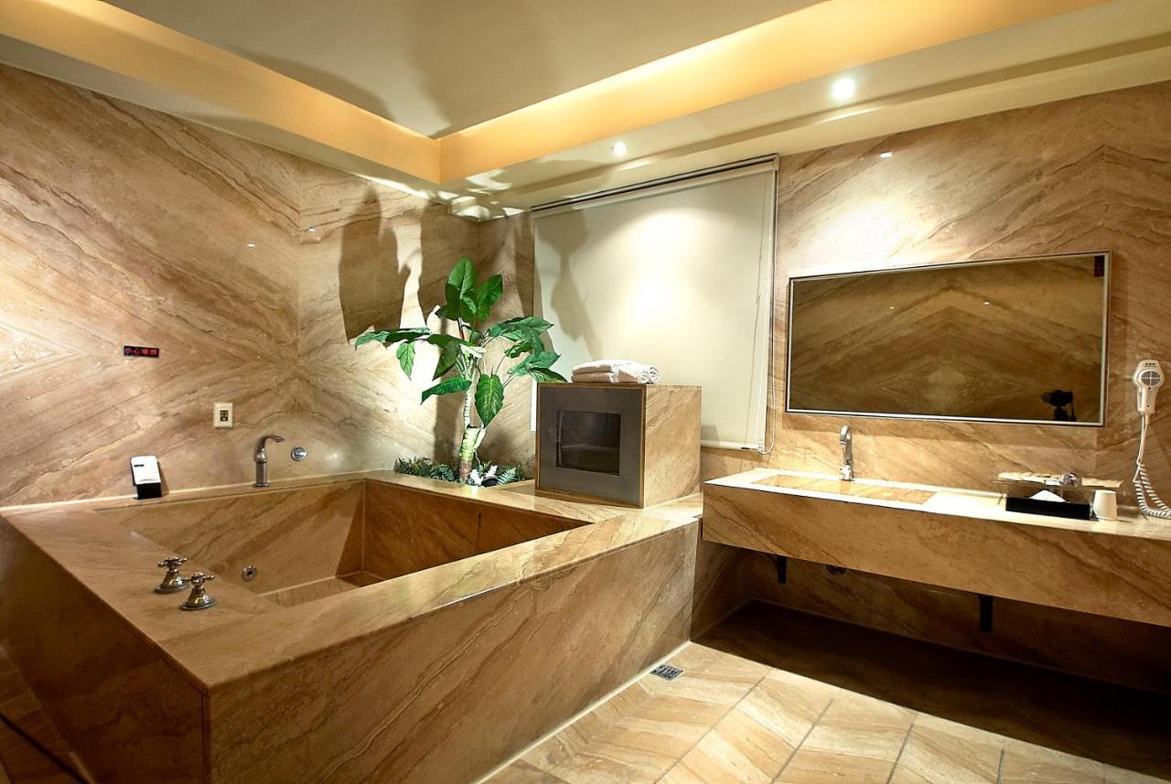 Holly Wood Motel Pitou Ngoại thất bức ảnh